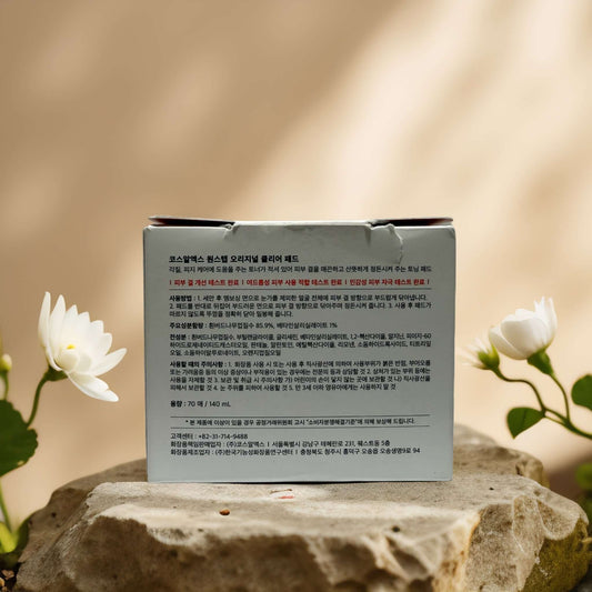 COSRX clarifying toner pads packaging, enriched with BHA and tea tree oil for oily, acne-prone skin.